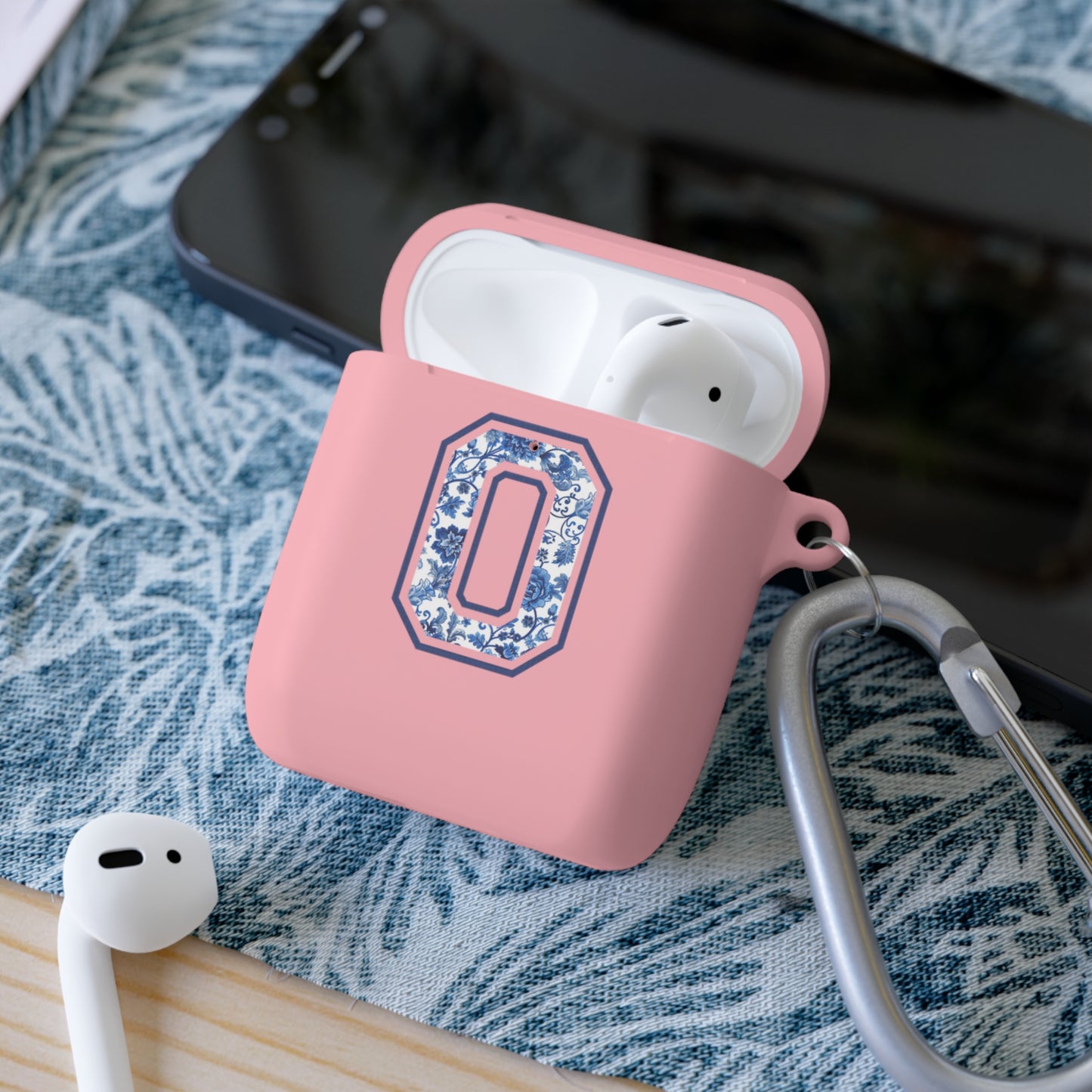 Chinoiserie Letter O AirPods Case Cover